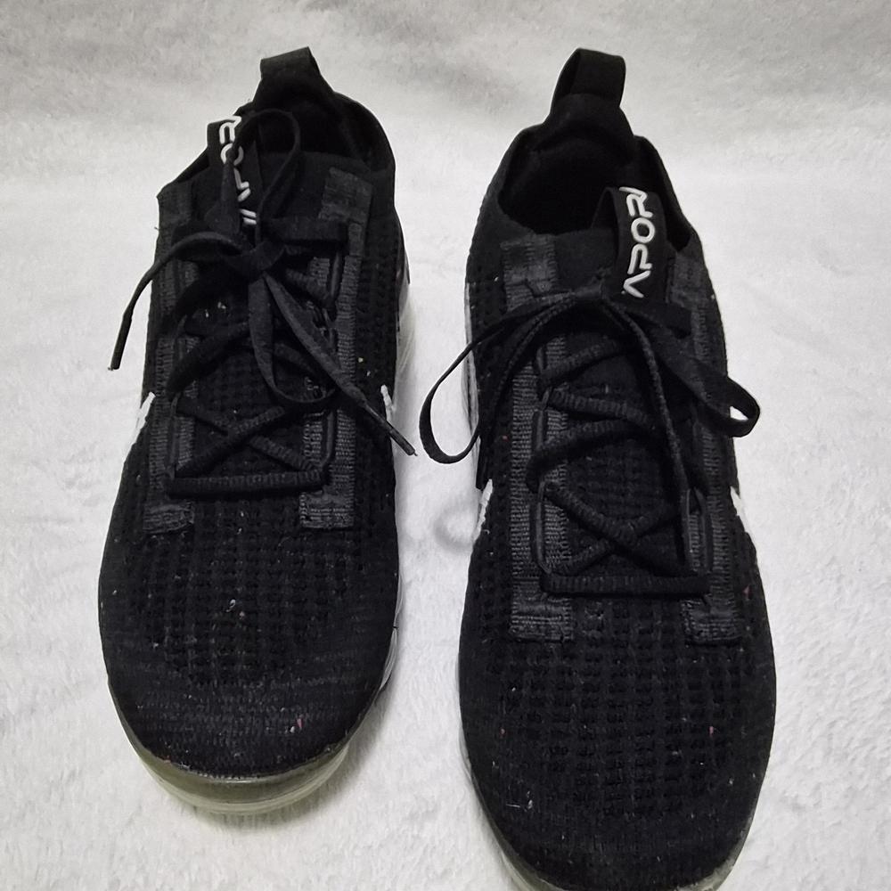 Nike Black Athletic Shoes - Picture 3 of 6